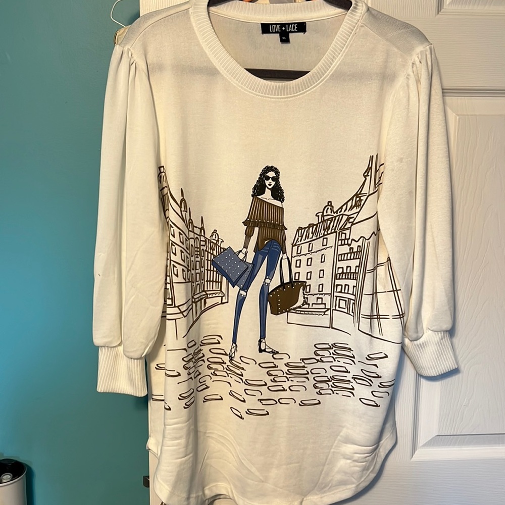 Love + Lace 3/4 sleeve and super comfy. Worn 2x.